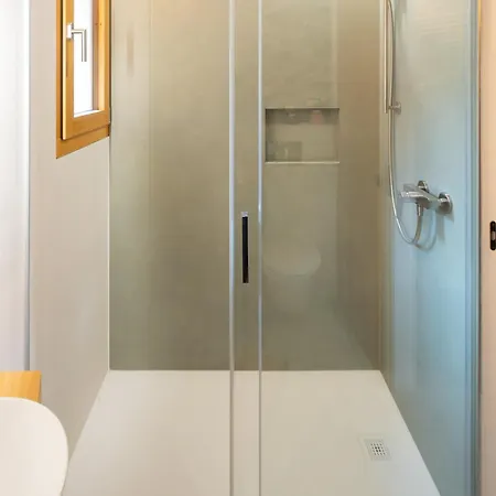 Charming Rustico Near Locarno 로손